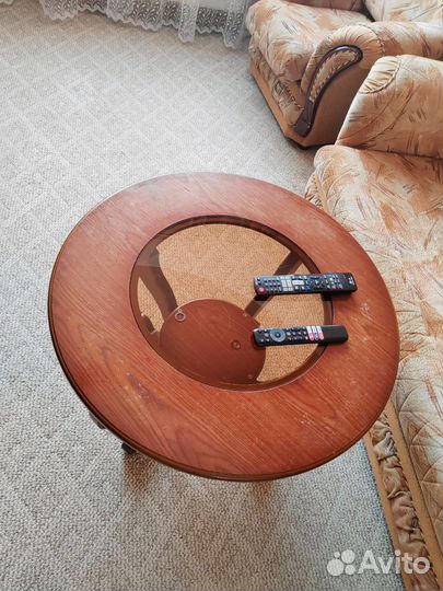 Комплект мягкой мебели (диван, кресла, столик)