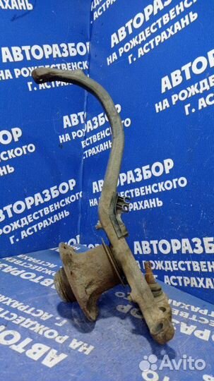 Передний правый поворотный кулак Mercedes-Benz