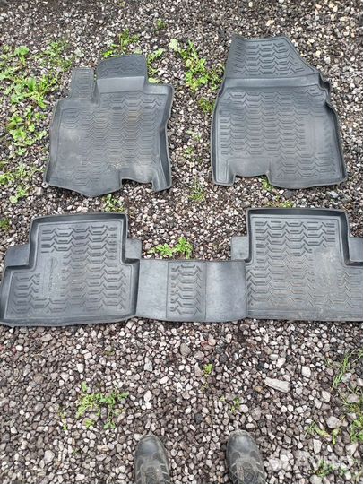 Автомобильные коврики резиновые