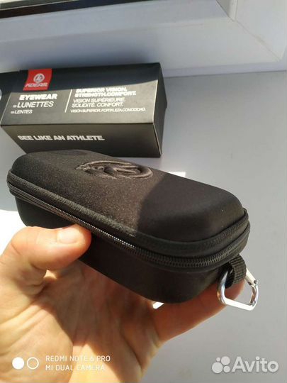 Очки солнцезащитные