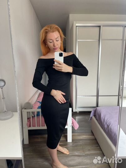 Платье с открытыми плечами