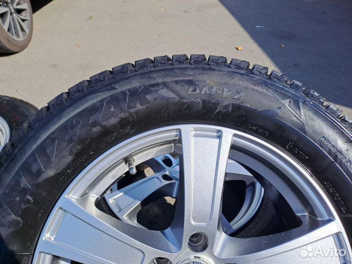 Bridgestone Blizzak DM-V2 225/65 R17 102S