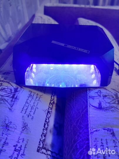 Ультрафиолетовая лампа для ногтей