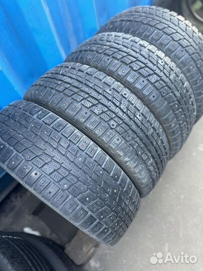 Dunlop SP Winter Ice 01 195/60 R15 88T