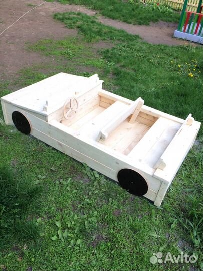 Детская игровая машинка