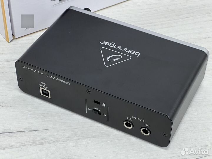 Внешняя звуковая карта Behringer U-Phoria UMC202HD