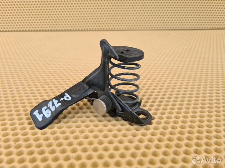 Предохранитель капота передний Infiniti G35 G25