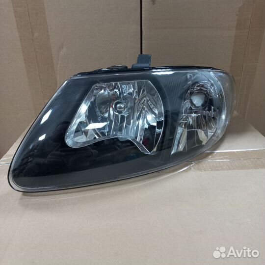 Фары на Chrysler Voyager 4 01-07г