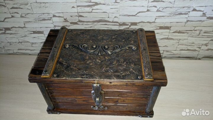Сундук старинный из дерева