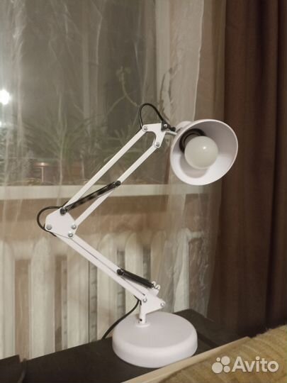 Лампа настольная для маникюра