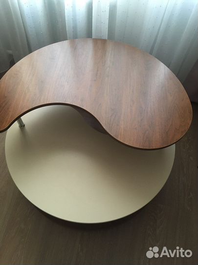 Журнальный столик на колесах