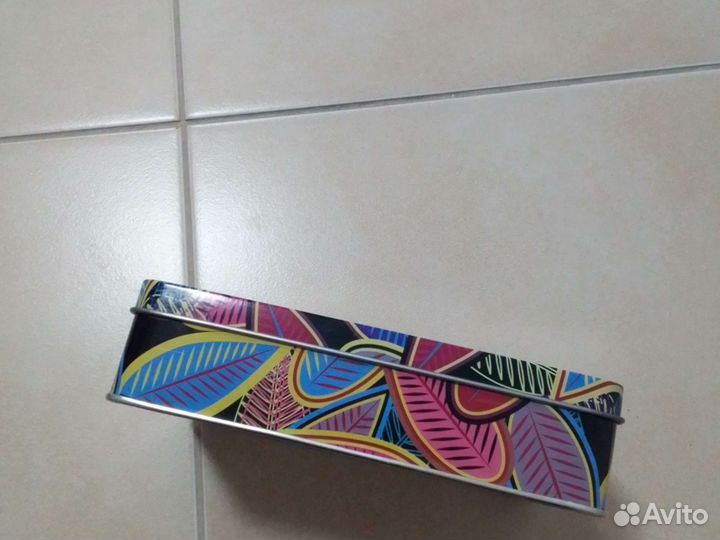 Металлическая коробка