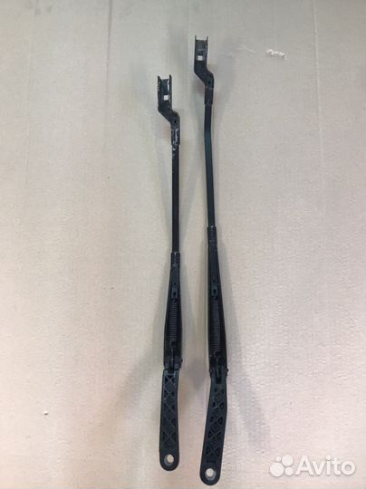 Поводки дворников Peugeot 308