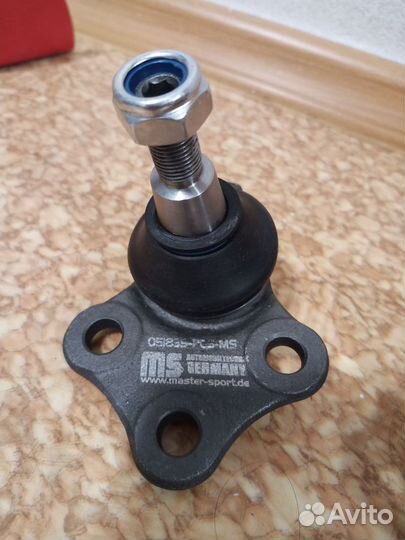 Продам шаровую опору рычага 401602308R