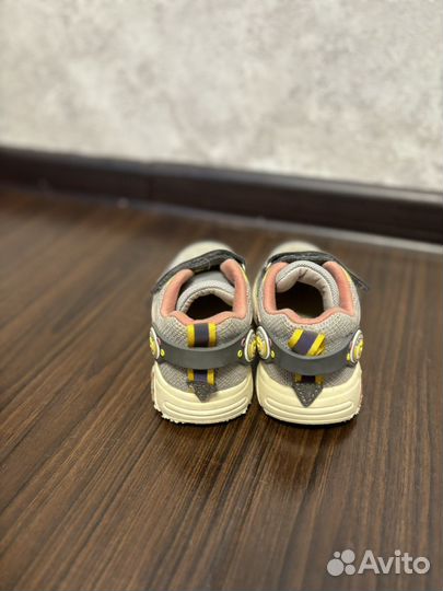 Кроссовки для девочки