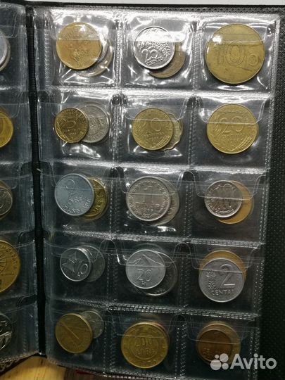 Иностранные монеты в альбоме