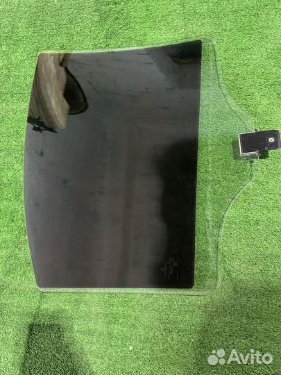 Стекло задней левой двери Мерседес W221 коротыш