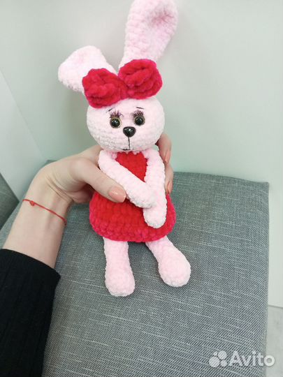 Игрушка зайка, вязанный заяц