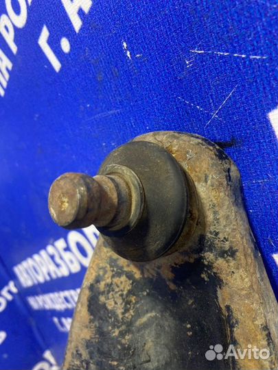 Передний левый рычаг Renault Logan 1 седан 2011