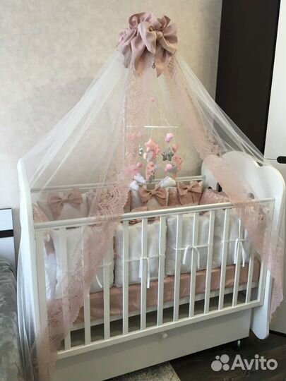 Комплект в детскую кроватку с балдахином