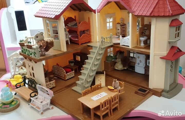 Sylvanian Families домик с мебелью и семьей белок