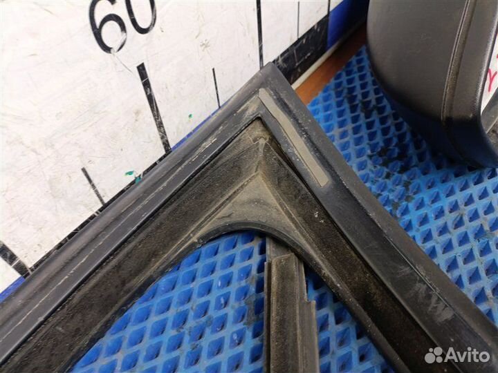 Уплотнитель стекла двери передний левый Volkswagen