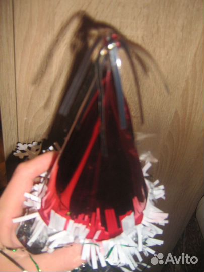 Гирлянда из глянцевых колпаков (Красный куб)