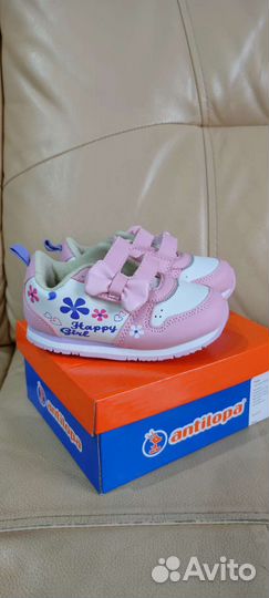 Кроссовки для девочки