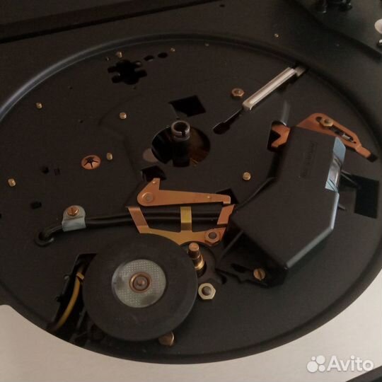 Виниловый проигрыватель Dual 1228