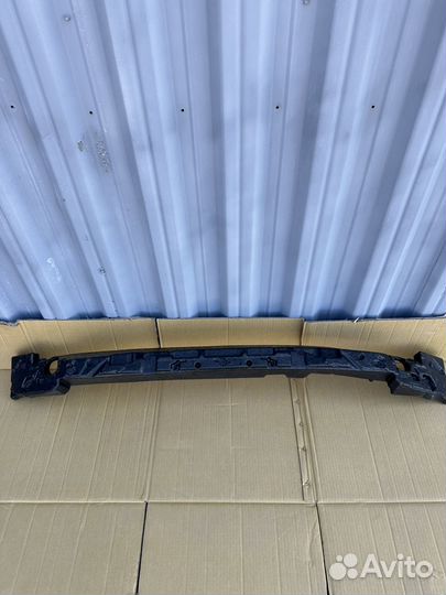 Абсорвер переднего бамперв на Toyota Camry 70/75