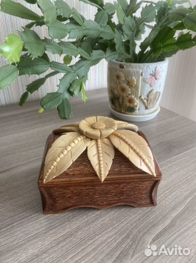Поделка из дерева шкатулка