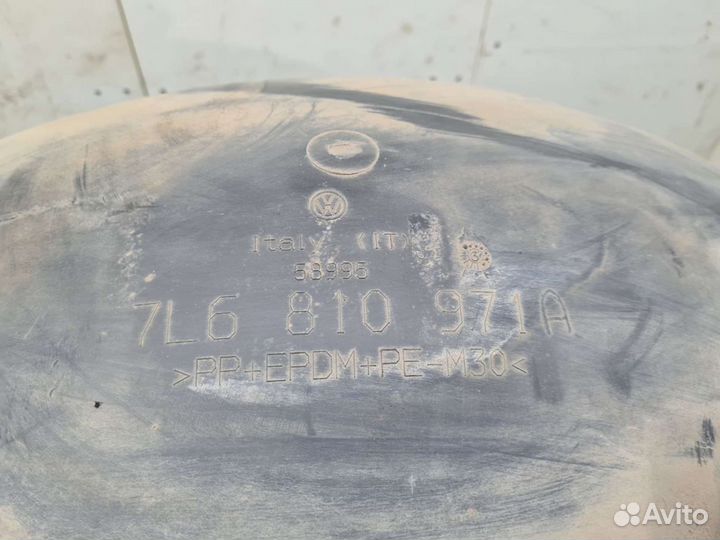 Подкрылок задний левый 7L6810971A Touareg 02-10 г