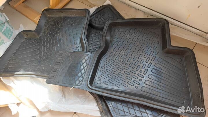 Резиновые коврики accent