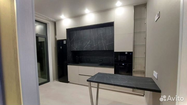 Кухня в потолок