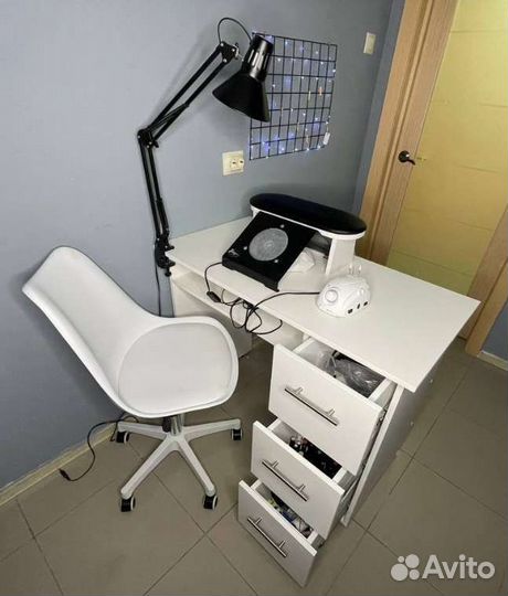 Стол для мастера маникюра