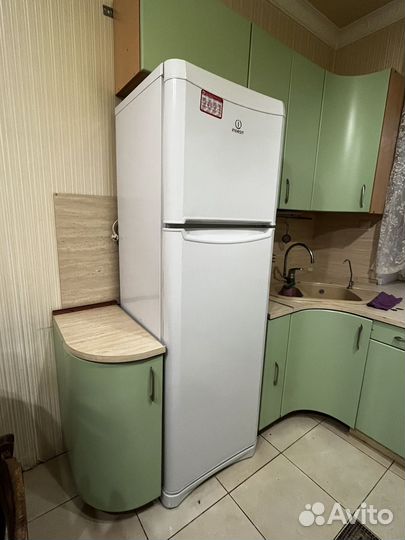 Холодильник indesit