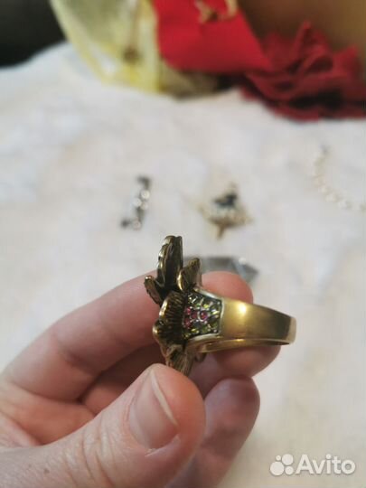 Кольцо Heidi Daus фиолетовый цветок с колибри