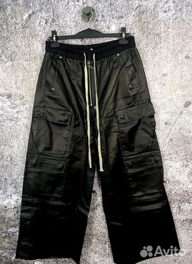 Штаны огромные Rick Owens Cargo pants на руках