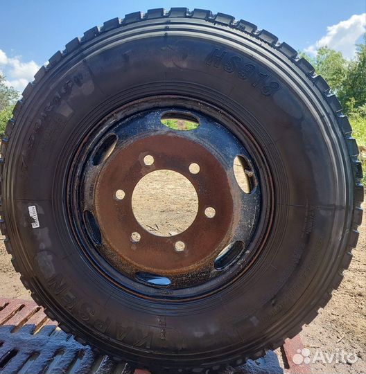 Шины с дисками для грузового автомобиля