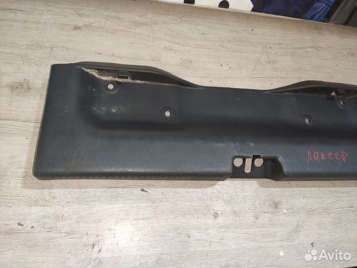 Накладка замка багажника Mitsubishi Lancer 9