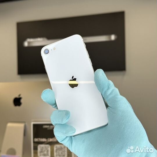 iPhone SE, 64 ГБ