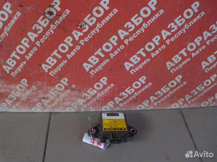 Датчик курсовой устойчивости Toyota Land Cruiser