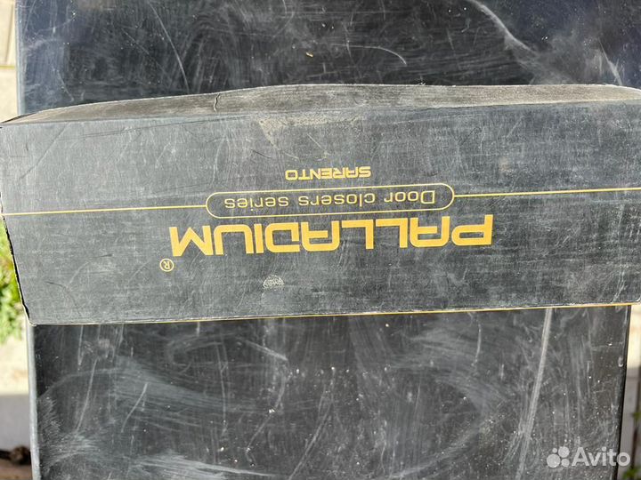 Доводчик дверной