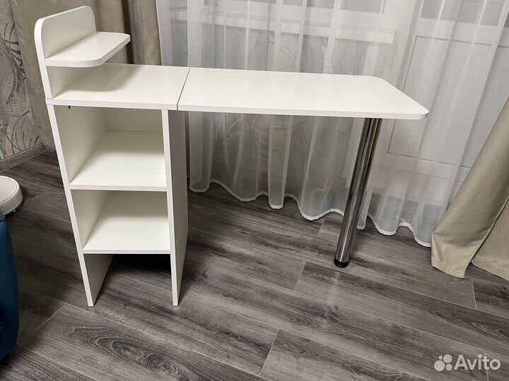 Маникюрный стол складной