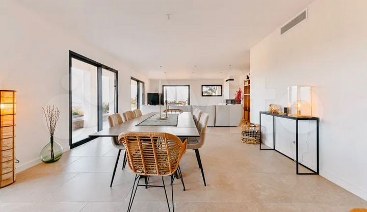 Коттедж 280 м² на участке 5 сот.