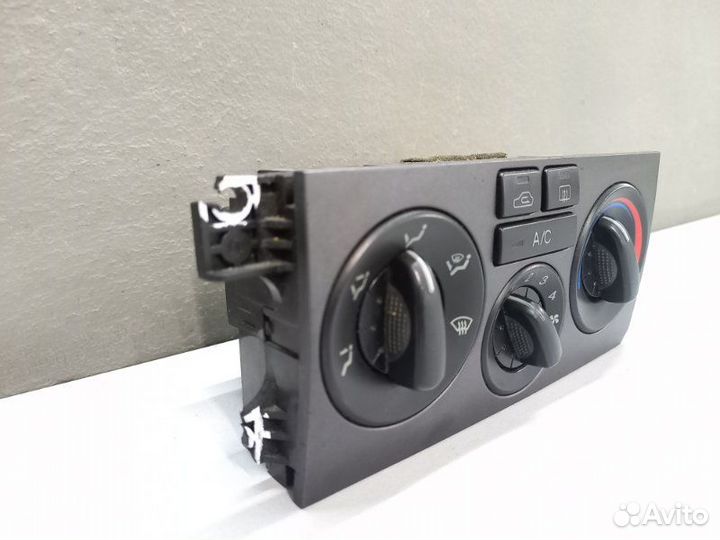 Блок управления климат-контролем Hyundai Elantra