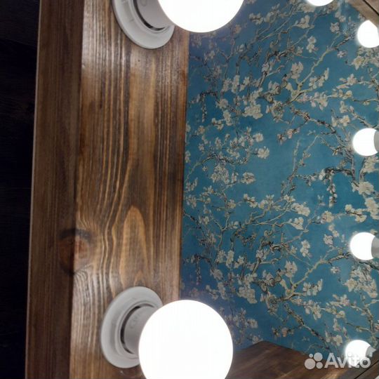 Макияжное зеркало консольное с ящиком