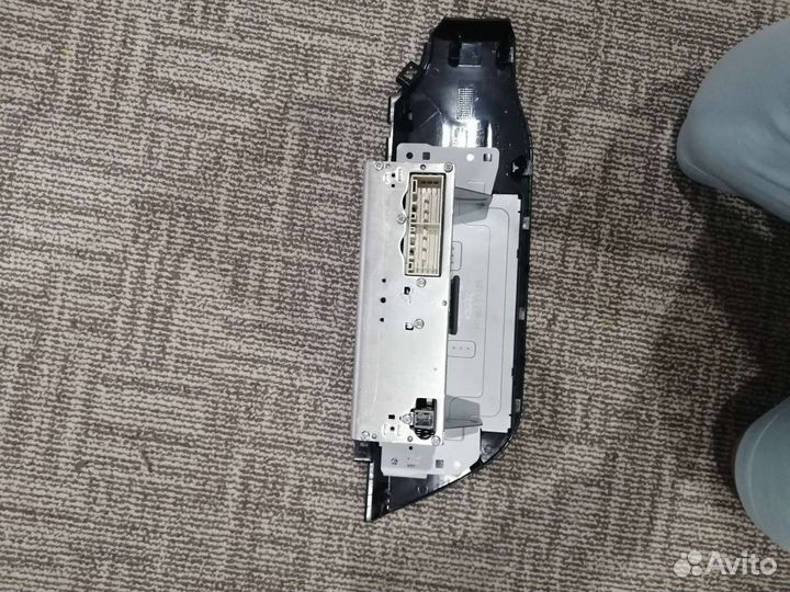 Продам штатную автомагнитолу на киа рио х лайн