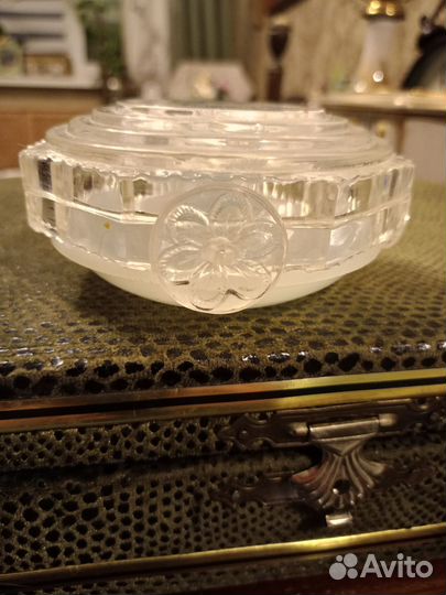 Пудреница, шкатулка