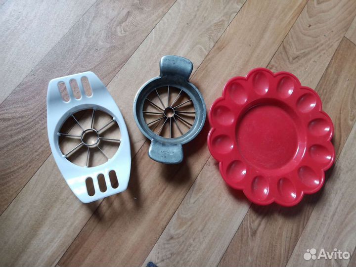 Яблоко резка и тарелка для яиц